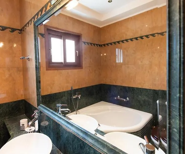 Luxury Rustic Mountain View Vilă